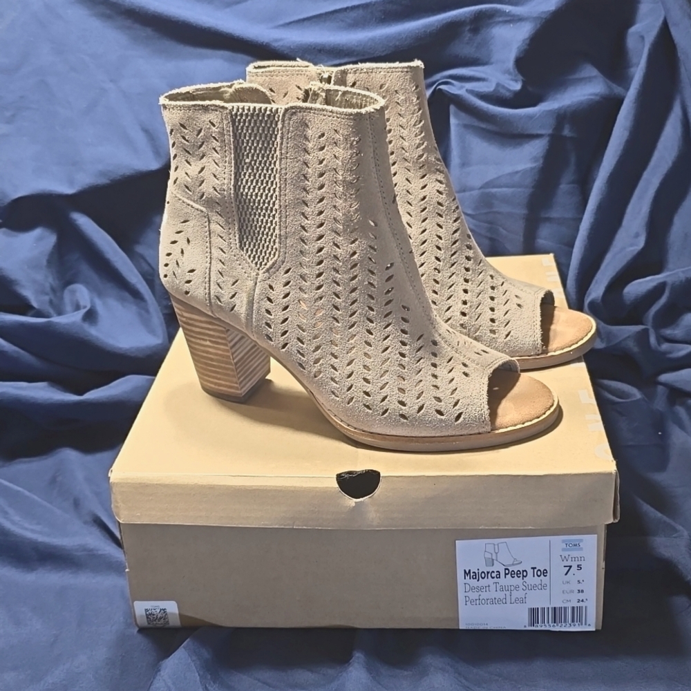 Tom's Peep Toe Booties 7.5 Desert Taupe